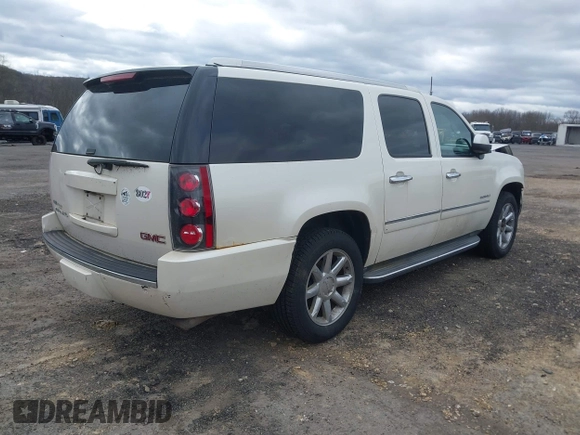 2011 GMC Yukon XL Denali z VIN 1GKS2MEF7BR271728, wystawiony jako IAAI lot #42050555 z przebiegiem 251 752 mil mil oraz . Historia ofert i sprzedaży dostępna na DreamBid. Obrazek 4.