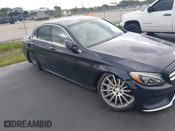 2015 Mercedes-Benz C 300 Luxury z VIN 55SWF4KB0FU003066, wystawiony jako IAAI lot #42477050 z przebiegiem 93 119 mil mil oraz . Historia ofert i sprzedaży dostępna na DreamBid. Obrazek 6.