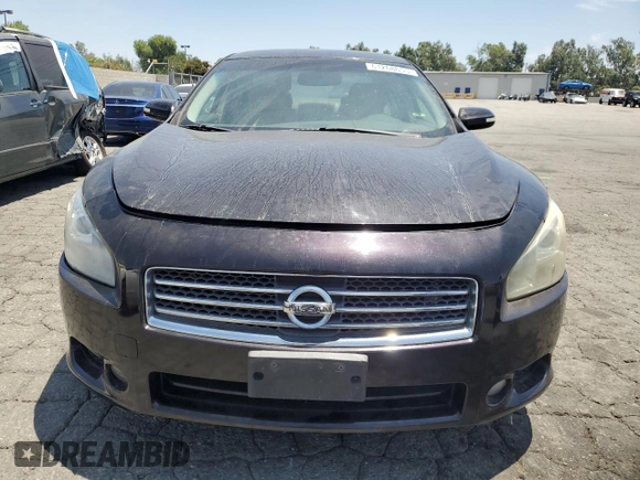 2011 Nissan Maxima SV z VIN 1N4AA5AP8BC811367, wystawiony jako Copart lot #61268655 z przebiegiem 147 230 mil mil oraz Czysty tytuł • Clean title. Historia ofert i sprzedaży dostępna na DreamBid. Obrazek 5.