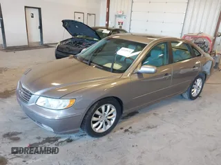 2007 Hyundai Azera SE z VIN KMHFC46F87A173110, wystawiony jako IAAI lot #42275974 z przebiegiem 208 901 mil mil oraz . Historia ofert i sprzedaży dostępna na DreamBid. Obrazek 2.