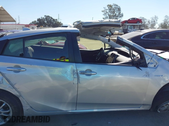 2016 Toyota Prius Four with VIN JTDKARFU0G3504772, listed as a IAAI auction lot 41986601 with 33,165 mi miles. Bid and sale history available at carsss.com. Image 14.