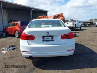 2016 BMW 3 Series 320i z VIN WBA8A9C51GK617592, wystawiony jako IAAI lot #41550528 z przebiegiem Nie podano mil oraz . Historia ofert i sprzedaży dostępna na DreamBid. Obrazek 17.