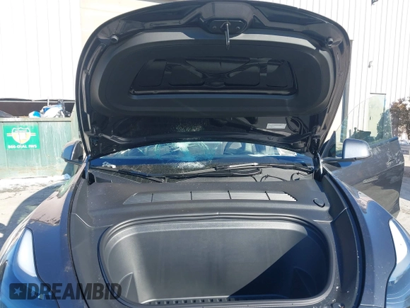 2025 Tesla Model Y Long Range with VIN 7SAYGDED0SF256230, listed as a IAAI auction lot 41356520 with 262 mi miles and . Bid and sale history available at DreamBid. Image 10.