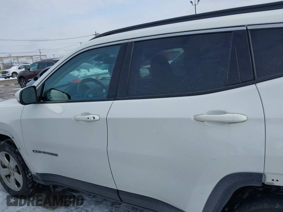 2019 Jeep Compass Latitude with VIN 3C4NJDBB0KT813014, listed as a IAAI auction lot 41560221 with 63,307 mi miles. Bid and sale history available at carsss.com. Image 14.