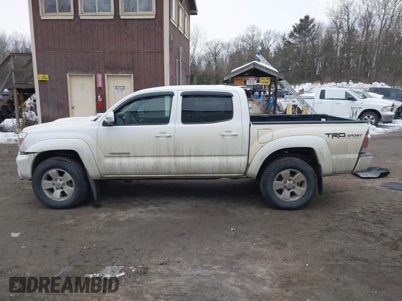2014 Toyota Tacoma with VIN 3TMLU4EN5EM157590, listed as a IAAI auction lot 41687141 with 111,836 mi miles. Bid and sale history available at carsss.com. Image 14.