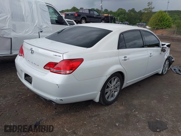 2005 Toyota Avalon XL z VIN 4T1BK36B65U032377, wystawiony jako IAAI lot #42100475 z przebiegiem Nie podano mil oraz . Historia ofert i sprzedaży dostępna na DreamBid. Obrazek 4.