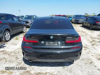 2019 BMW 3 Series 330i xDrive with VIN WBA5R7C51KFH25487, listed as a IAAI auction lot 40605403 with 1 mi miles. Bid and sale history available at carsss.com. Image 16.