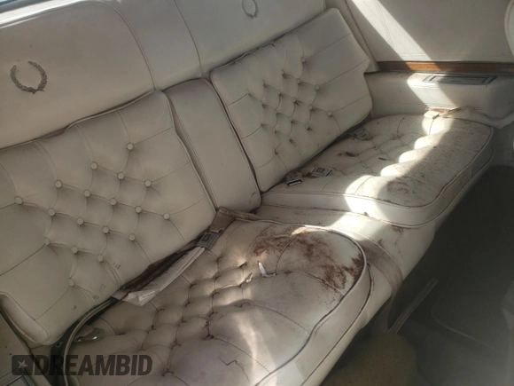 1982 Cadillac Eldorado z VIN 1G6AL578XCE608090, wystawiony jako Copart lot #73839654 z przebiegiem 22 185 mil mil oraz Czysty tytuł • Clean title. Historia ofert i sprzedaży dostępna na DreamBid. Obrazek 10.