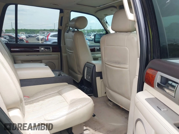 2003 Lincoln Navigator Luxury z VIN 5LMFU28R13LJ43211, wystawiony jako IAAI lot #42331844 z przebiegiem 166 139 mil mil oraz . Historia ofert i sprzedaży dostępna na DreamBid. Obrazek 8.