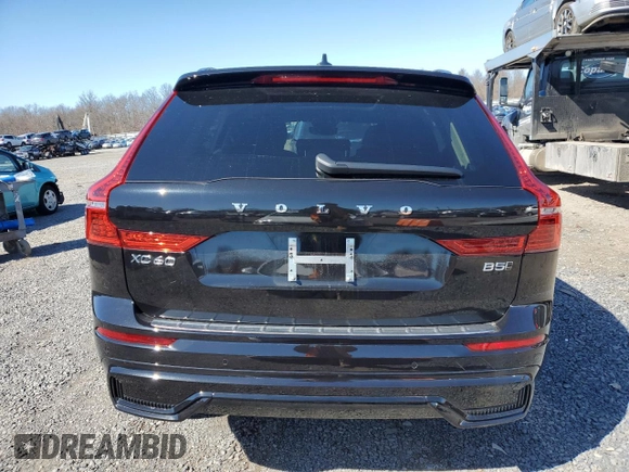 2025 Volvo XC60 Core z VIN YV4M12RJ2S1108717, wystawiony jako Copart lot #49829915 z przebiegiem 1 756 mil mil oraz Szkoda całkowita • Salvage title. Historia ofert i sprzedaży dostępna na DreamBid. Obrazek 6.