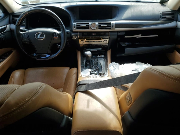 2013 Lexus LS 460 z VIN JTHCL5EF0D5017130, wystawiony jako Copart lot #57209794 z przebiegiem 31 101 mil mil oraz Nie do naprawy. Historia ofert i sprzedaży dostępna na DreamBid. Obrazek 8.