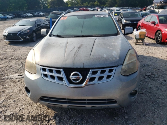 2011 Nissan Rogue SV z VIN JN8AS5MV1BW294370, wystawiony jako Copart lot #60527825 z przebiegiem 170 764 mil mil oraz Czysty tytuł • Clean title. Historia ofert i sprzedaży dostępna na DreamBid. Obrazek 5.