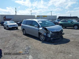 2013 Toyota Sienna XLE AAS with VIN 5TDYK3DC5DS375095, listed as a IAAI auction lot 42042334 with 130,633 mi miles. Bid and sale history available at carsss.com. Image 1.