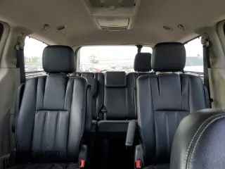2014 Chrysler Town & Country Touring z VIN 2C4RC1BG8ER316628, wystawiony jako Copart lot #58414065 z przebiegiem 180 084 mil mil oraz Szkoda całkowita • Salvage title. Historia ofert i sprzedaży dostępna na DreamBid. Obrazek 10.