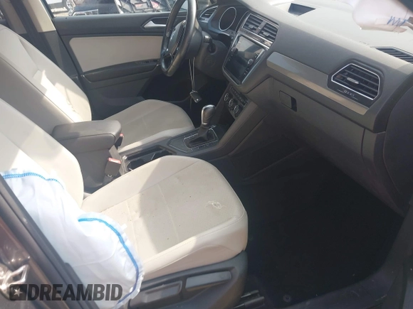 2018 Volkswagen Tiguan SEL z VIN 3VV3B7AX1JM045203, wystawiony jako IAAI lot #42572229 z przebiegiem 104 873 mil mil oraz . Historia ofert i sprzedaży dostępna na DreamBid. Obrazek 5.