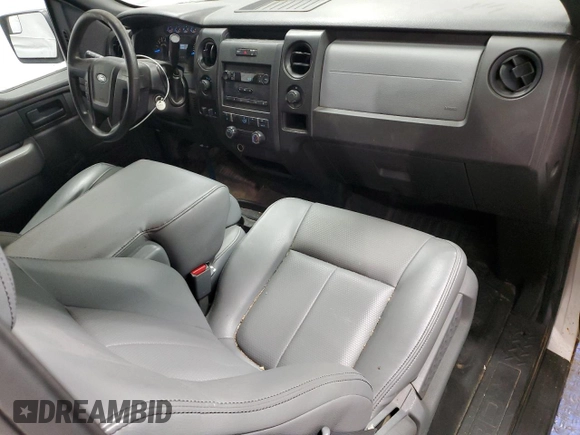 2014 Ford F-150 XL z VIN 1FTMF1EM9EKD54015, wystawiony jako Copart lot #55677975 z przebiegiem 131 815 mil mil oraz Czysty tytuł • Clean title. Historia ofert i sprzedaży dostępna na DreamBid. Obrazek 8.