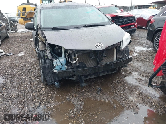 2014 Toyota Sienna XLE with VIN 5TDYK3DC0ES502482, listed as a IAAI auction lot 41910683 with 151,330 mi miles. Bid and sale history available at carsss.com. Image 18.