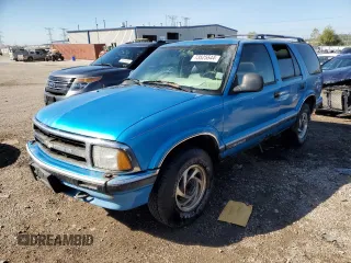 1995 Chevrolet Blazer z VIN 1GNDT13W6S2137053, wystawiony jako Copart lot #73525544 z przebiegiem 188 033 mil mil oraz Nie do naprawy • Non repairable. Historia ofert i sprzedaży dostępna na DreamBid. Obrazek 1.