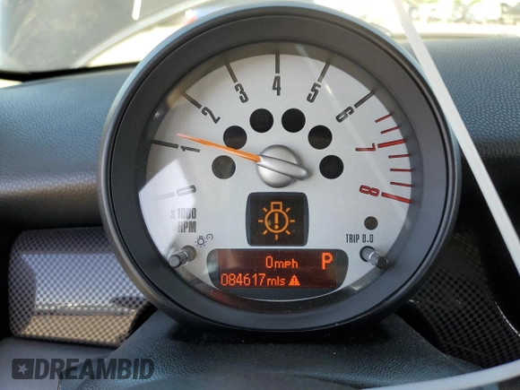 2011 MINI Hardtop S with VIN WMWSV3C57BTY16043, listed as a Copart auction lot 59337575 with 84,617 mi miles and Salvage title. Bid and sale history available at DreamBid. Image 9.