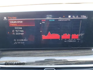 2020 BMW 5 Series M550i xDrive z VIN WBAJS7C02LCD42698, wystawiony jako Copart lot #48229785 z przebiegiem 51 896 mil mil oraz Szkoda całkowita • Salvage title. Historia ofert i sprzedaży dostępna na DreamBid. Obrazek 9.
