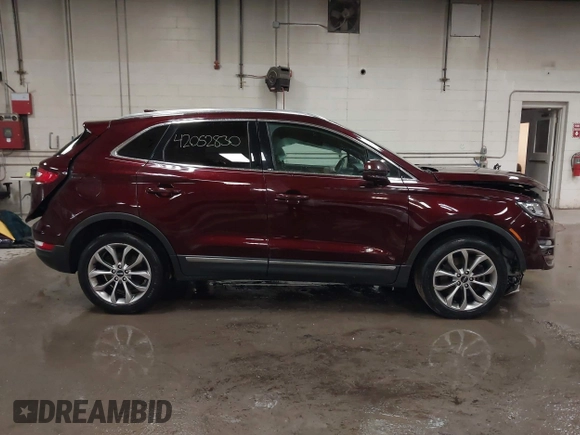 2019 Lincoln MKC Select z VIN 5LMCJ2D95KUL07473, wystawiony jako IAAI lot #42052830 z przebiegiem 70 553 mil mil oraz . Historia ofert i sprzedaży dostępna na DreamBid. Obrazek 13.
