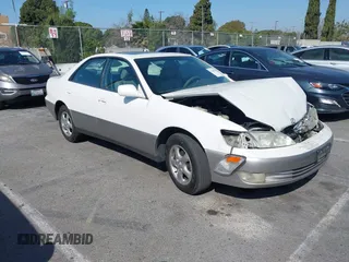 1998 Lexus ES 300 Luxury Sport Sdn with VIN JT8BF28G5W5027418, listed as a IAAI auction lot 41669128 with 141,248 mi miles. Bid and sale history available at carsss.com. Image 1.