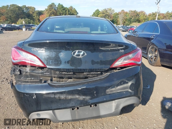2016 Hyundai Genesis Coupe 3.8L Base with VIN KMHHT6KJ5GU136772, listed as a IAAI auction lot 40543019 with 93,597 mi miles. Bid and sale history available at carsss.com. Image 16.