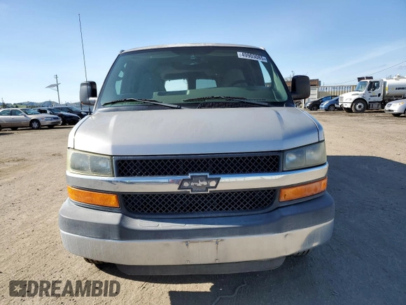 2005 Chevrolet Express Passenger with VIN 1GAHG39U851114716, listed as a Copart auction lot 49903085 with 148,670 mi miles and Clean title. Bid and sale history available at DreamBid. Image 5.