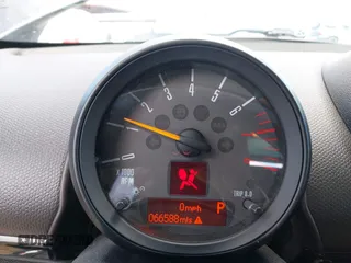 2016 MINI Countryman S z VIN WMWZC3C58GWT08660, wystawiony jako IAAI lot #42407283 z przebiegiem 66 588 mil mil oraz . Historia ofert i sprzedaży dostępna na DreamBid. Obrazek 7.