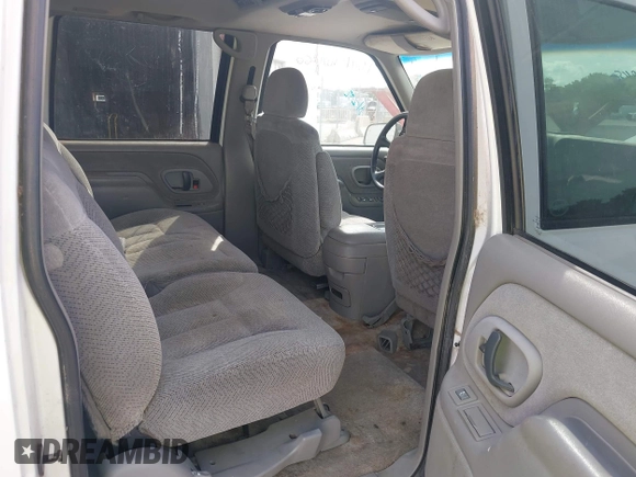 1999 Chevrolet Suburban z VIN 3GNFK16R1XG165083, wystawiony jako IAAI lot #42137129 z przebiegiem 209 137 mil mil oraz . Historia ofert i sprzedaży dostępna na DreamBid. Obrazek 8.