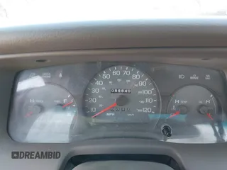 2002 Mercury Grand Marquis LS Premium z VIN 2MEFM75W32X636872, wystawiony jako IAAI lot #41717410 z przebiegiem 88 840 mil mil oraz . Historia ofert i sprzedaży dostępna na DreamBid. Obrazek 7.