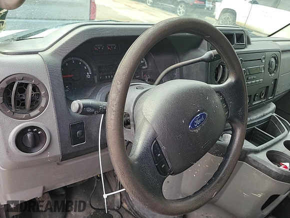 2013 Ford Econoline Passenger XL z VIN 1FBSS3BL5DDA49371, wystawiony jako IAAI lot #42520998 z przebiegiem 62 763 mil mil oraz . Historia ofert i sprzedaży dostępna na DreamBid. Obrazek 21.
