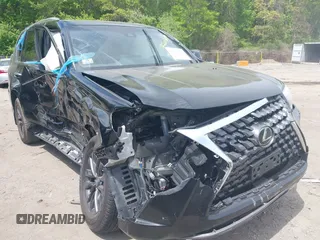 2023 Lexus GX 460 Premium z VIN JTJAM7BXXP5370510, wystawiony jako IAAI lot #42261595 z przebiegiem 11 523 mil mil oraz . Historia ofert i sprzedaży dostępna na DreamBid. Obrazek 1.