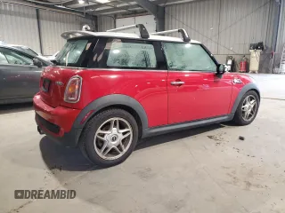 2010 MINI Hardtop S z VIN WMWMF7C53ATZ72544, wystawiony jako Copart lot #64125695 z przebiegiem 70 587 mil mil oraz Czysty tytuł • Clean title. Historia ofert i sprzedaży dostępna na DreamBid. Obrazek 3.