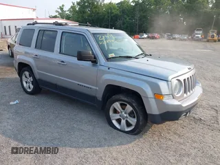 2015 Jeep Patriot Latitude z VIN 1C4NJRFB8FD183911, wystawiony jako IAAI lot #42424090 z przebiegiem 107 730 mil mil oraz . Historia ofert i sprzedaży dostępna na DreamBid. Obrazek 1.