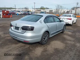 2011 Volkswagen Jetta Sedan SE w/Convenience & Sunroof PZEV with VIN 3VWDZ7AJ8BM380628, listed as a IAAI auction lot 41766072 with 146,025 mi miles. Bid and sale history available at carsss.com. Image 4.