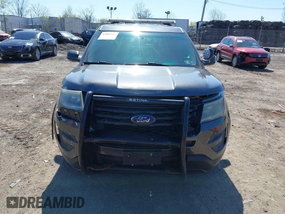 2016 Ford Utility Police Interceptor with VIN 1FM5K8AR2GGA62704, listed as a IAAI auction lot 42005557 with 123,661 mi miles. Bid and sale history available at carsss.com. Image 12.