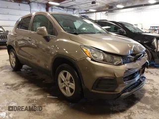 2022 Chevrolet Trax LS z VIN KL7CJNSM5NB509906, wystawiony jako IAAI lot #41833742 z przebiegiem 29 592 mil mil oraz . Historia ofert i sprzedaży dostępna na DreamBid. Obrazek 1.