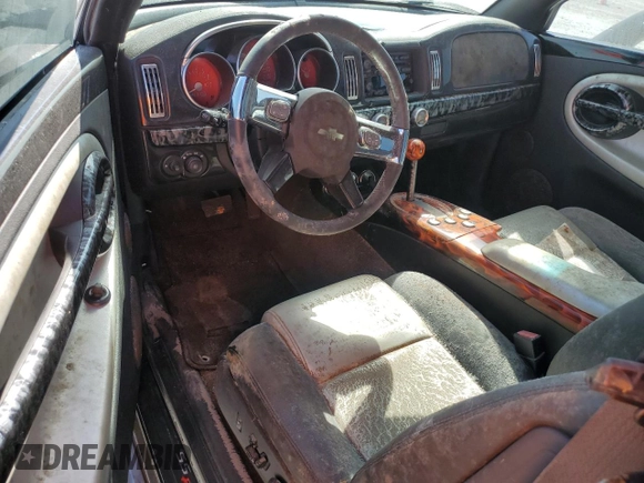 2005 Chevrolet SSR LS z VIN 1GCES14H45B115377, wystawiony jako Copart lot #48899155 z przebiegiem Nie podano mil oraz Szkoda całkowita • Salvage title. Historia ofert i sprzedaży dostępna na DreamBid. Obrazek 8.