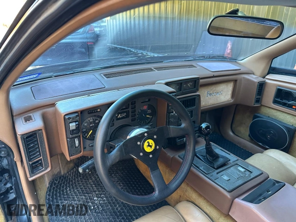 1988 Pontiac Fiero z VIN 1G2PE119XJP213392, wystawiony jako Copart lot #46803435 z przebiegiem 71 246 mil mil oraz Czysty tytuł • Clean title. Historia ofert i sprzedaży dostępna na DreamBid. Obrazek 9.