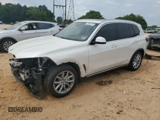 2020 BMW X5 xDrive40i z VIN 5UXCR6C01L9B08968, wystawiony jako Copart lot #53532375 z przebiegiem 48 735 mil mil oraz Szkoda całkowita • Salvage title. Historia ofert i sprzedaży dostępna na DreamBid. Obrazek 1.