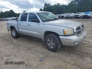 2005 Dodge Dakota SLT z VIN 1D7HW48K85S226691, wystawiony jako Copart lot #59007185 z przebiegiem Nie podano mil oraz Czysty tytuł • Clean title. Historia ofert i sprzedaży dostępna na DreamBid. Obrazek 4.