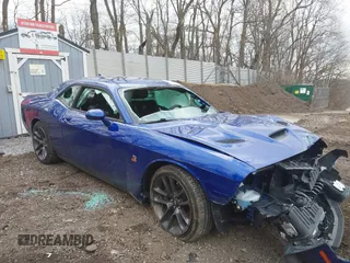 2021 Dodge Challenger R/T Scat Pack Widebody z VIN 2C3CDZFJXMH615361, wystawiony jako IAAI lot #41911374 z przebiegiem 27 159 mil mil oraz . Historia ofert i sprzedaży dostępna na DreamBid. Obrazek 1.