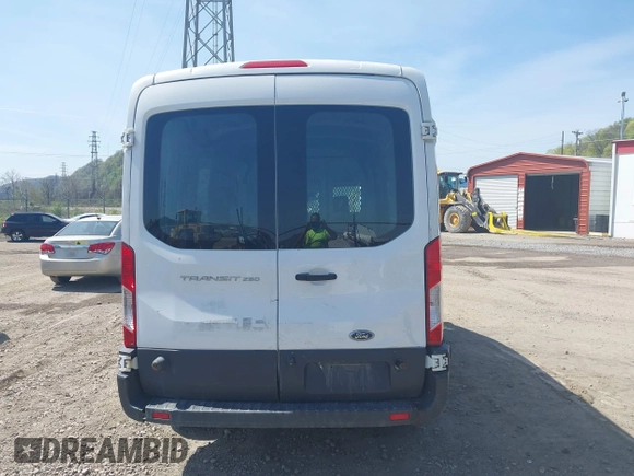 2017 Ford Transit z VIN 1FTYR2CM2HKA84048, wystawiony jako IAAI lot #42061360 z przebiegiem 219 456 mil mil oraz . Historia ofert i sprzedaży dostępna na DreamBid. Obrazek 17.