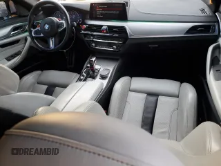 2019 BMW M5 z VIN WBSJF0C53KB284878, wystawiony jako Copart lot #86763564 z przebiegiem Nie podano mil oraz Szkoda całkowita • Salvage title. Historia ofert i sprzedaży dostępna na DreamBid. Obrazek 8.