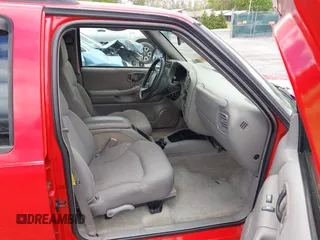 2004 Chevrolet Blazer LS z VIN 1GNDT13X64K127182, wystawiony jako IAAI lot #42188177 z przebiegiem 135 946 mil mil oraz . Historia ofert i sprzedaży dostępna na DreamBid. Obrazek 5.