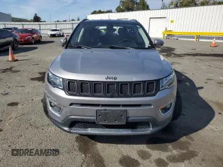 2017 Jeep Compass Limited z VIN 3C4NJDCB4HT631422, wystawiony jako Copart lot #52978345 z przebiegiem 81 666 mil mil oraz Szkoda całkowita • Salvage title. Historia ofert i sprzedaży dostępna na DreamBid. Obrazek 5.