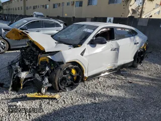 2021 Lamborghini Urus z VIN ZPBUA1ZL3MLA15560, wystawiony jako Copart lot #87871715 z przebiegiem 30 693 mil mil oraz Nie do naprawy. Historia ofert i sprzedaży dostępna na DreamBid. Obrazek 1.