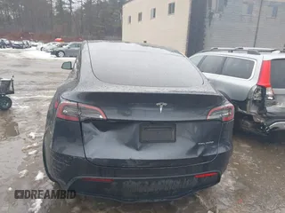 2024 Tesla Model Y Long Range with VIN 7SAYGDEE3RA239499, listed as a IAAI auction lot 41632887 with Not Provided miles. Bid and sale history available at carsss.com. Image 15.