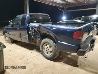 2000 GMC Sonoma SLS with VIN 1GTDT19W2Y8243957, listed as a Copart auction lot 42683455 with 182,447 mi miles and Salvage Title. Bid and sale history available at carsss.com. Image 2.